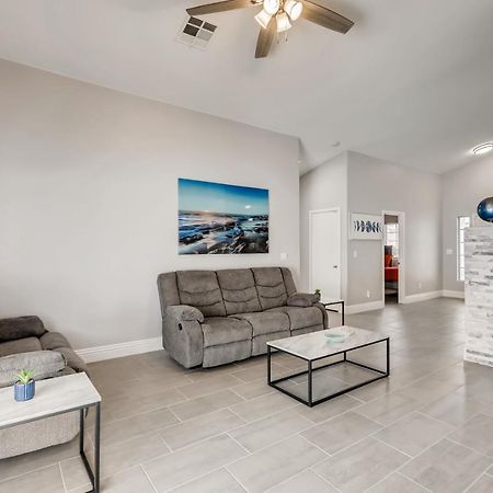 Luxurious House With A Pool, Spa, And Patio, Sleeps 6 Comfortably Las Vegas Exterior foto