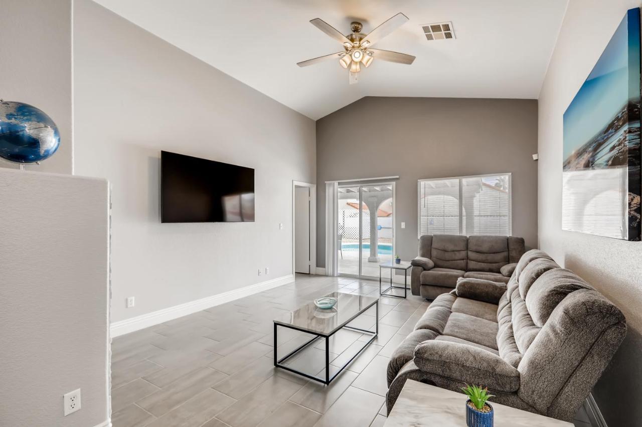 Luxurious House With A Pool, Spa, And Patio, Sleeps 6 Comfortably Las Vegas Exterior foto