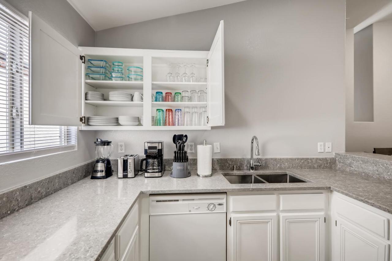 Luxurious House With A Pool, Spa, And Patio, Sleeps 6 Comfortably Las Vegas Exterior foto
